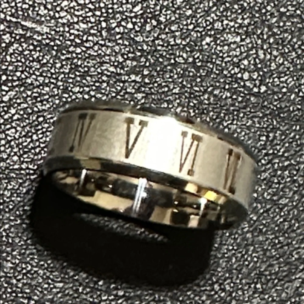 Brushed Silver-Tone Polished Beveled Edge Roman Numerals Unisex Ring